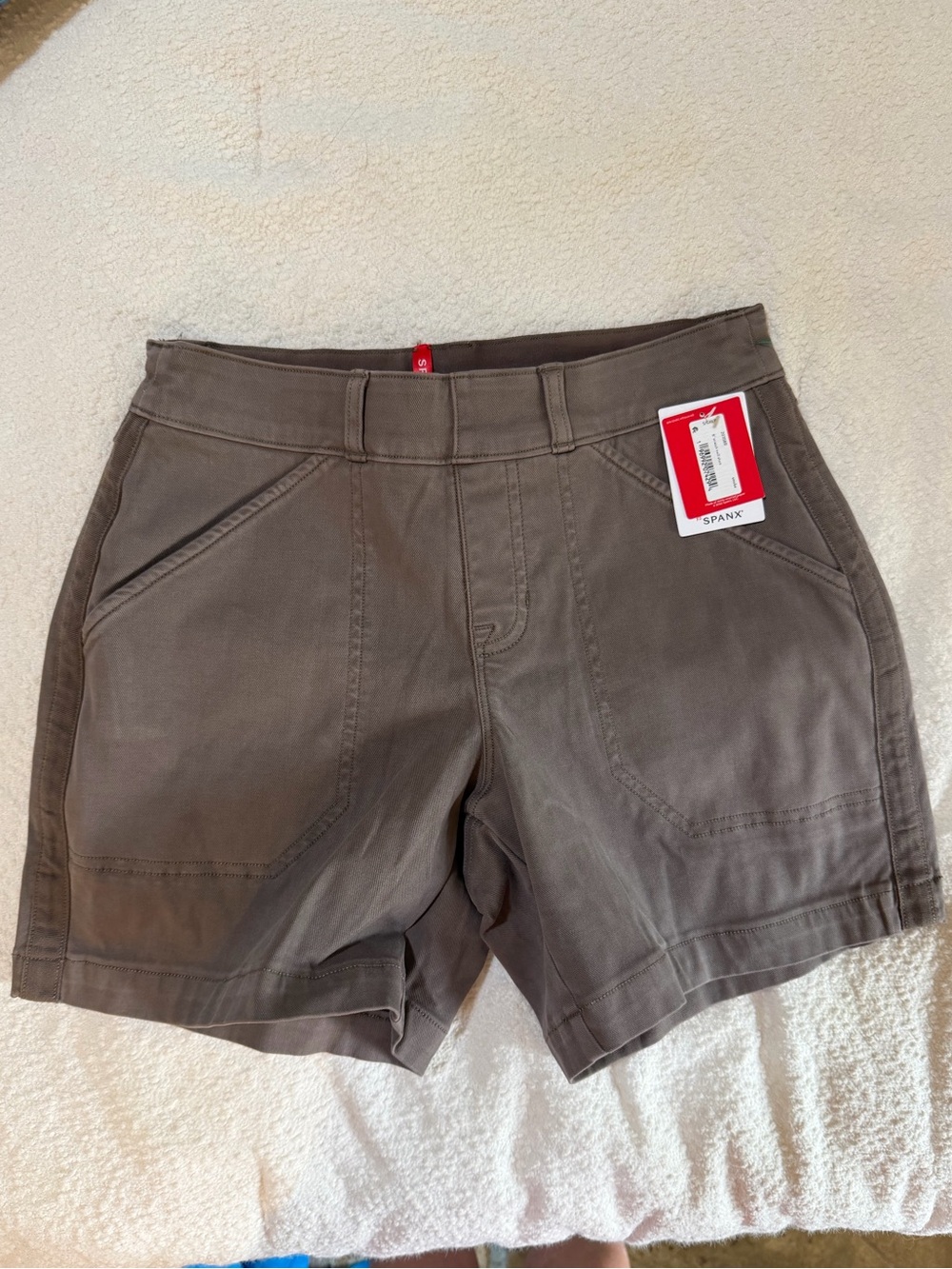 SPANX STRETCH TWILL SHORTS 6" - color smoke 
Size small NWT